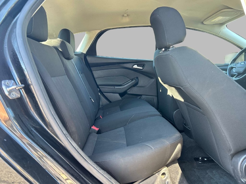 Used 2015 Ford Focus SE w/ SE Sport Package FWD image 17