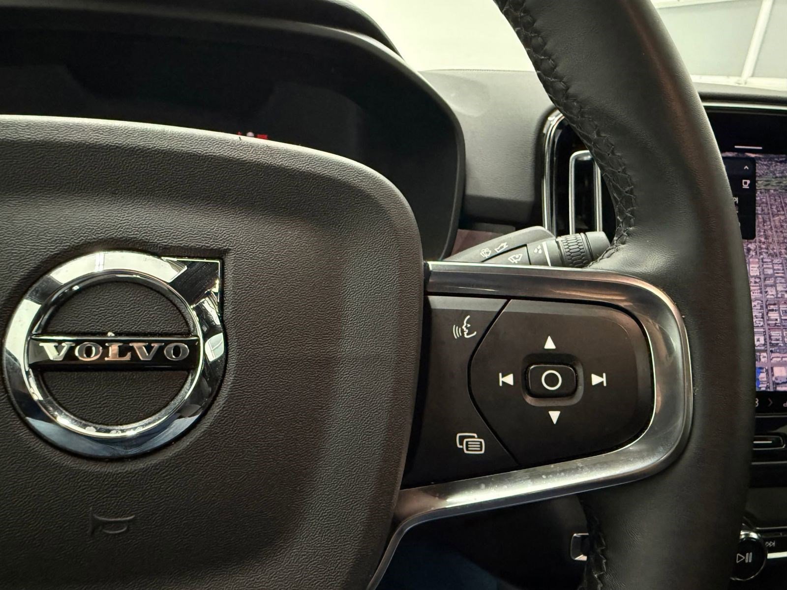 Used 2023 Volvo C40 P8 Recharge Ultimate image 28