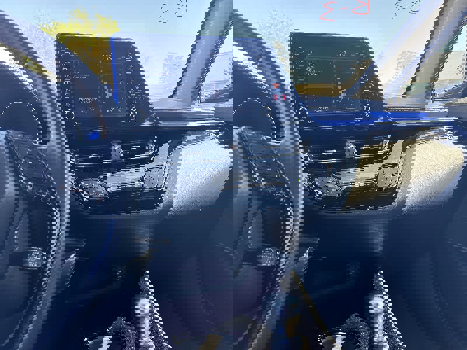 Used 2021 Toyota C-HR XLE image 28