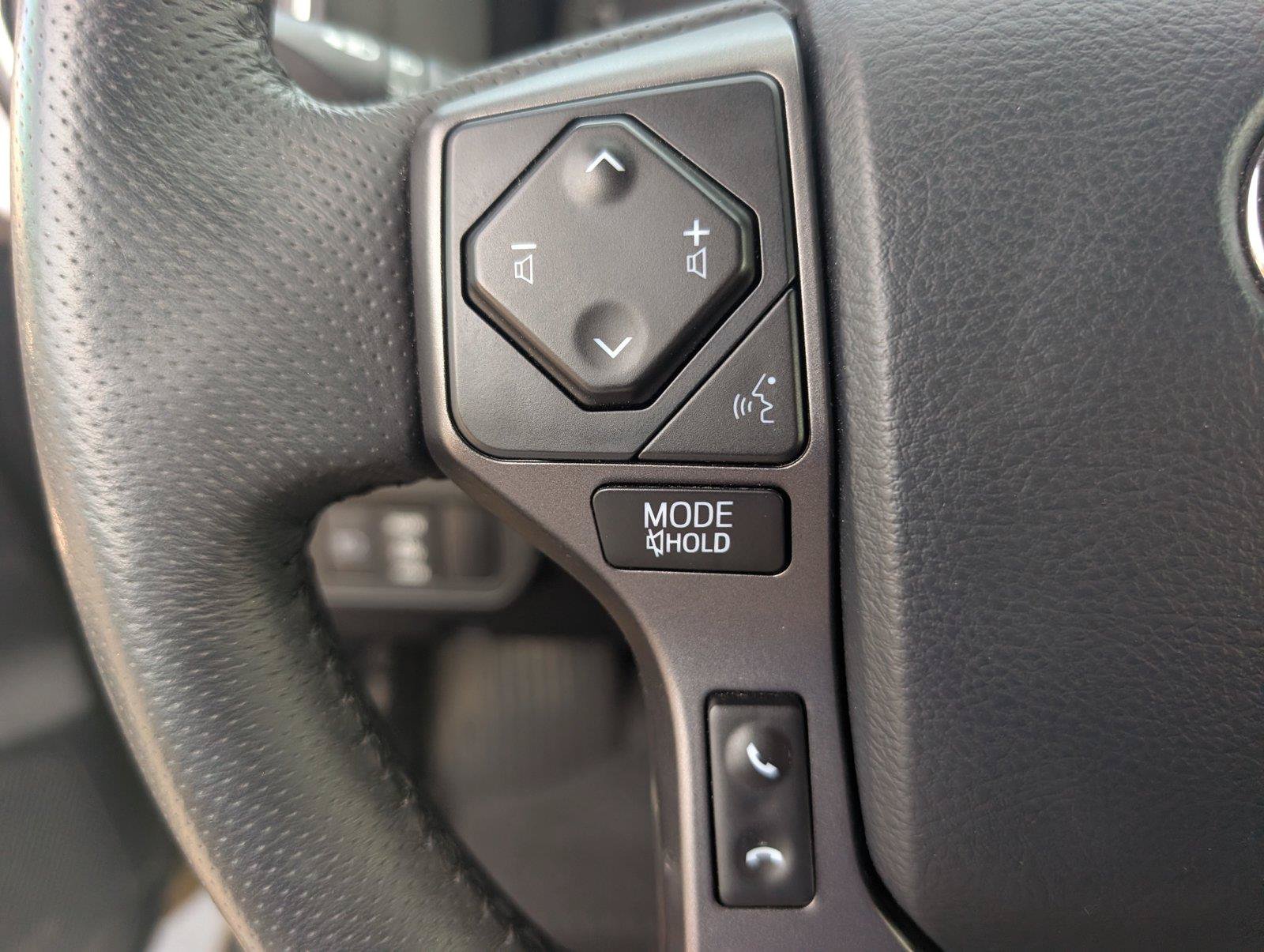 Used 2020 Toyota Tacoma TRD Sport AWD/4WD image 28