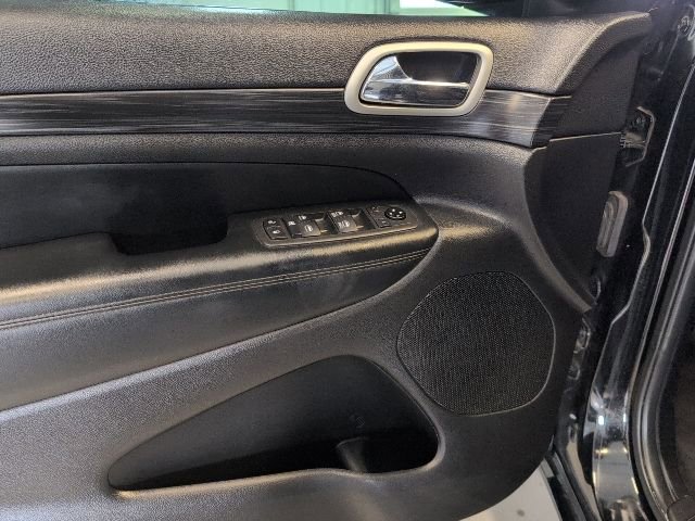 Used 2021 Jeep Grand Cherokee Altitude AWD/4WD image 14