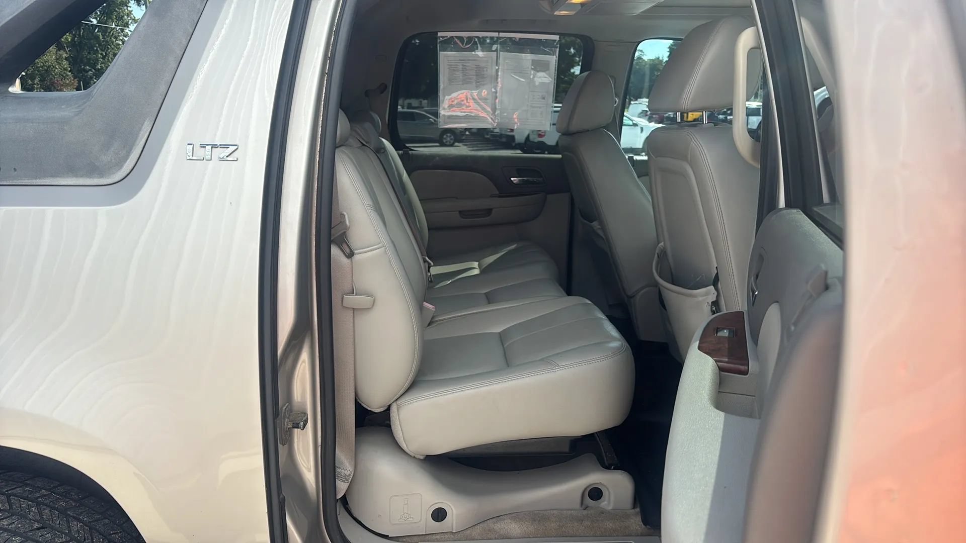 Used 2007 Chevrolet Avalanche LTZ w/ LTZ Preferred Equipment Group AWD/4WD image 16