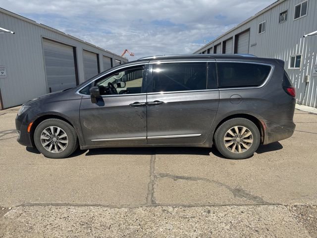 Used 2020 Chrysler Pacifica Touring-L Plus FWD image 4