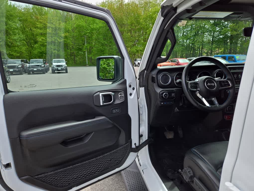 Used 2023 Jeep Wrangler Unlimited Rubicon 4xe w/ Cold Weather Group AWD/4WD image 18