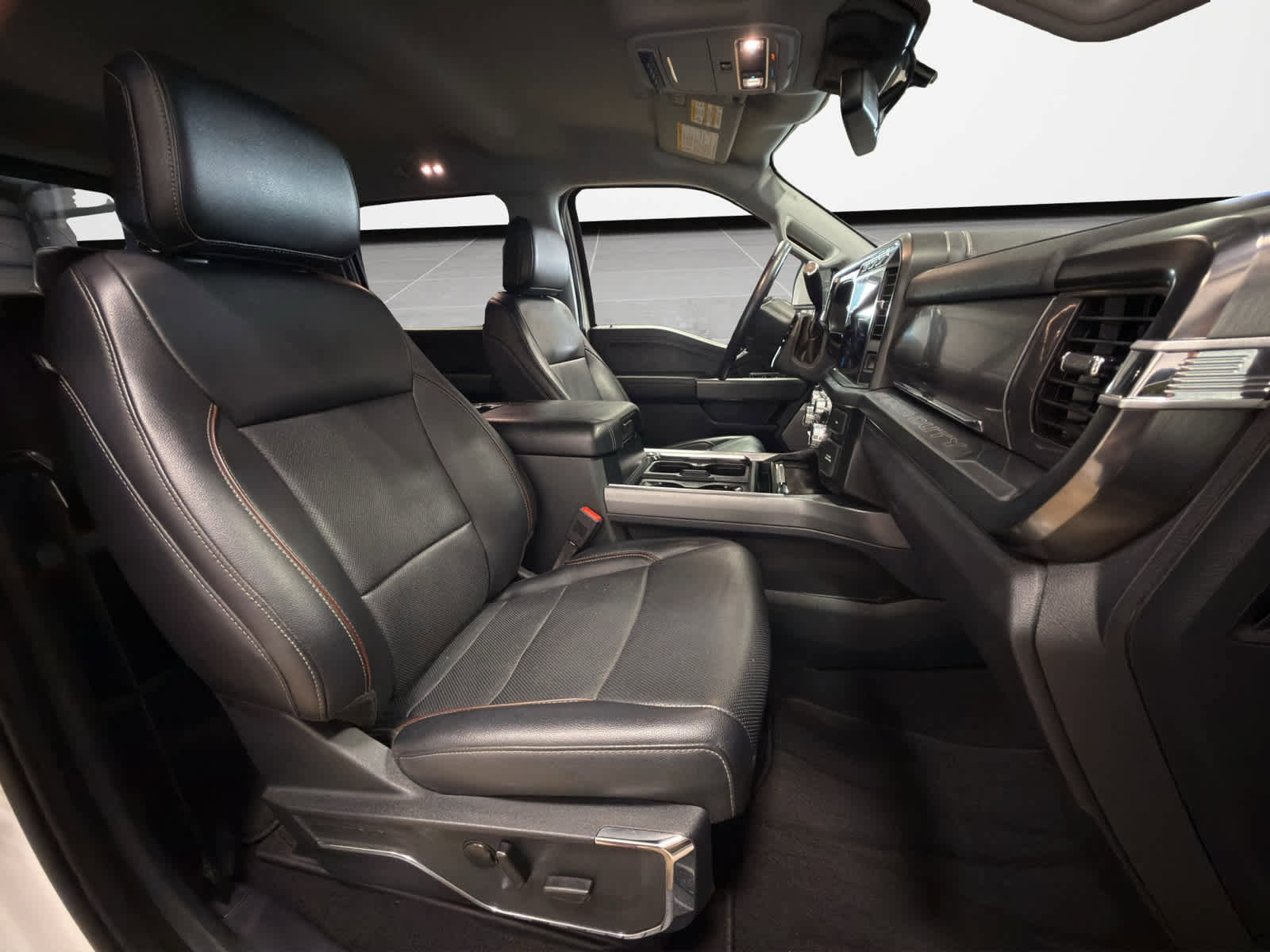 Used 2024 Ford F350 Lariat w/ FX4 Off-Road Package image 26