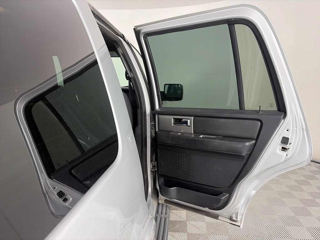 Used 2017 Ford Expedition XLT AWD/4WD image 28