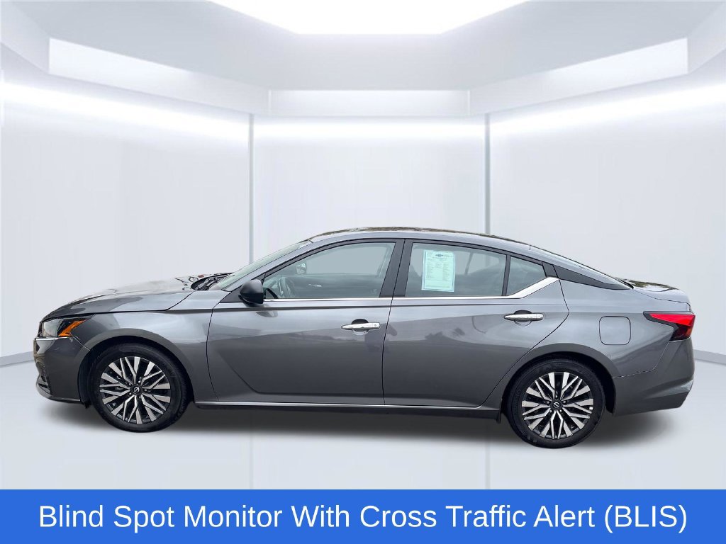 Used 2025 Nissan Altima 2.5 SV FWD image 2