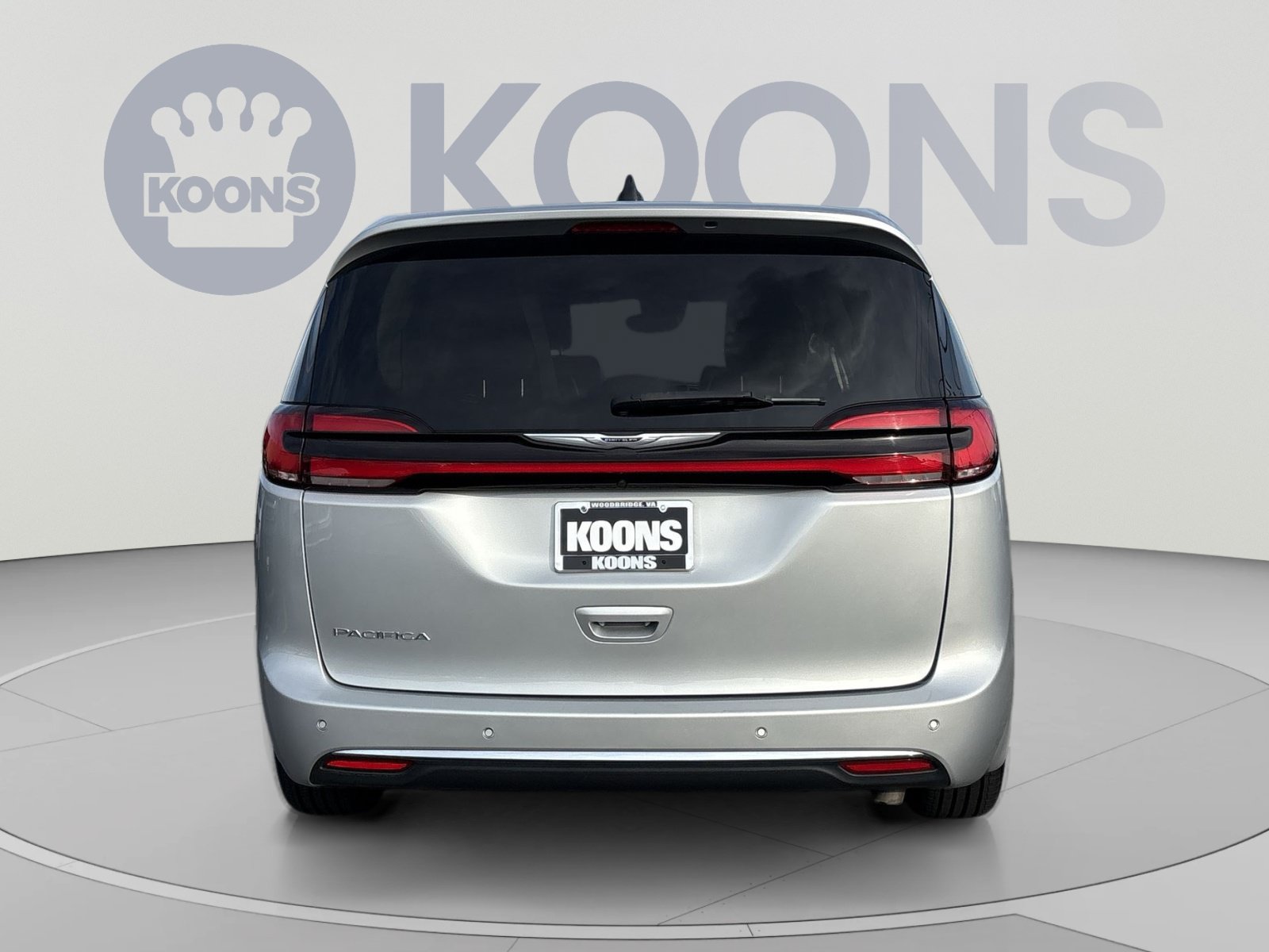 Used 2024 Chrysler Pacifica Touring-L FWD image 5