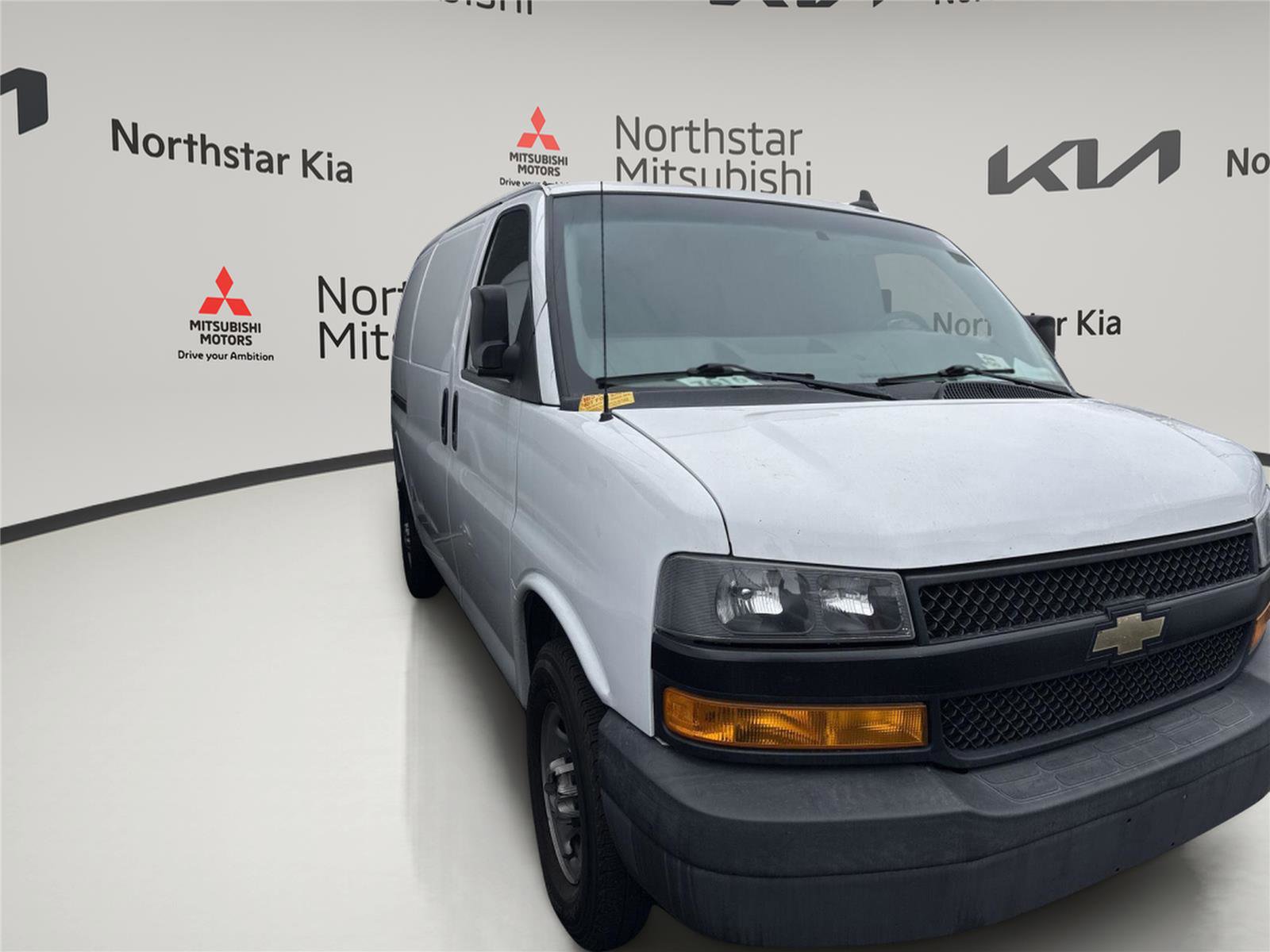 Used 2018 Chevrolet Express 2500 image 3