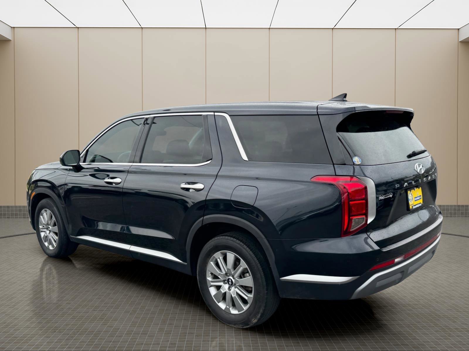 Used 2023 Hyundai Palisade SE w/ Cargo Package FWD image 4