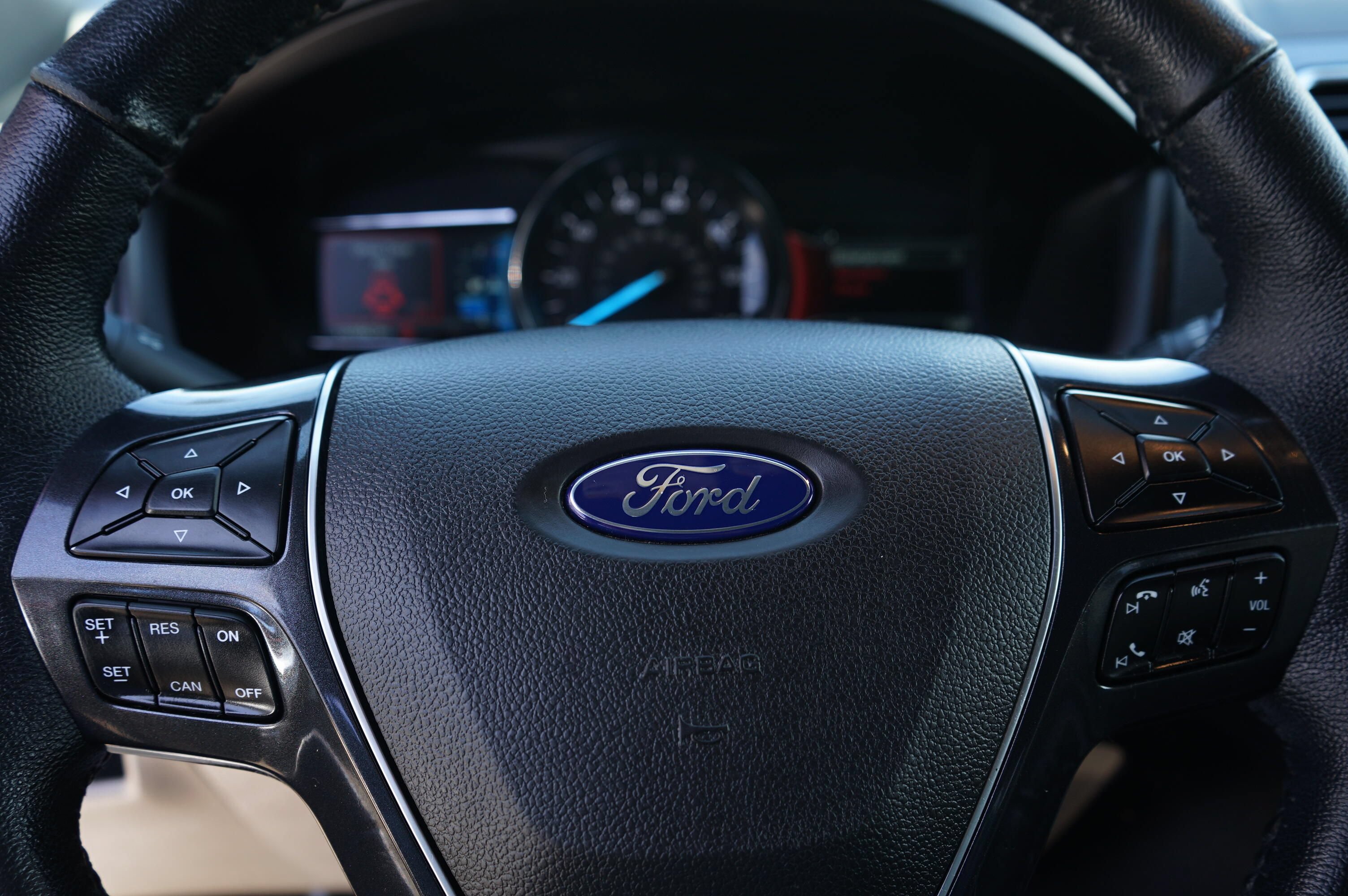 Used 2018 Ford Explorer Limited AWD/4WD image 25