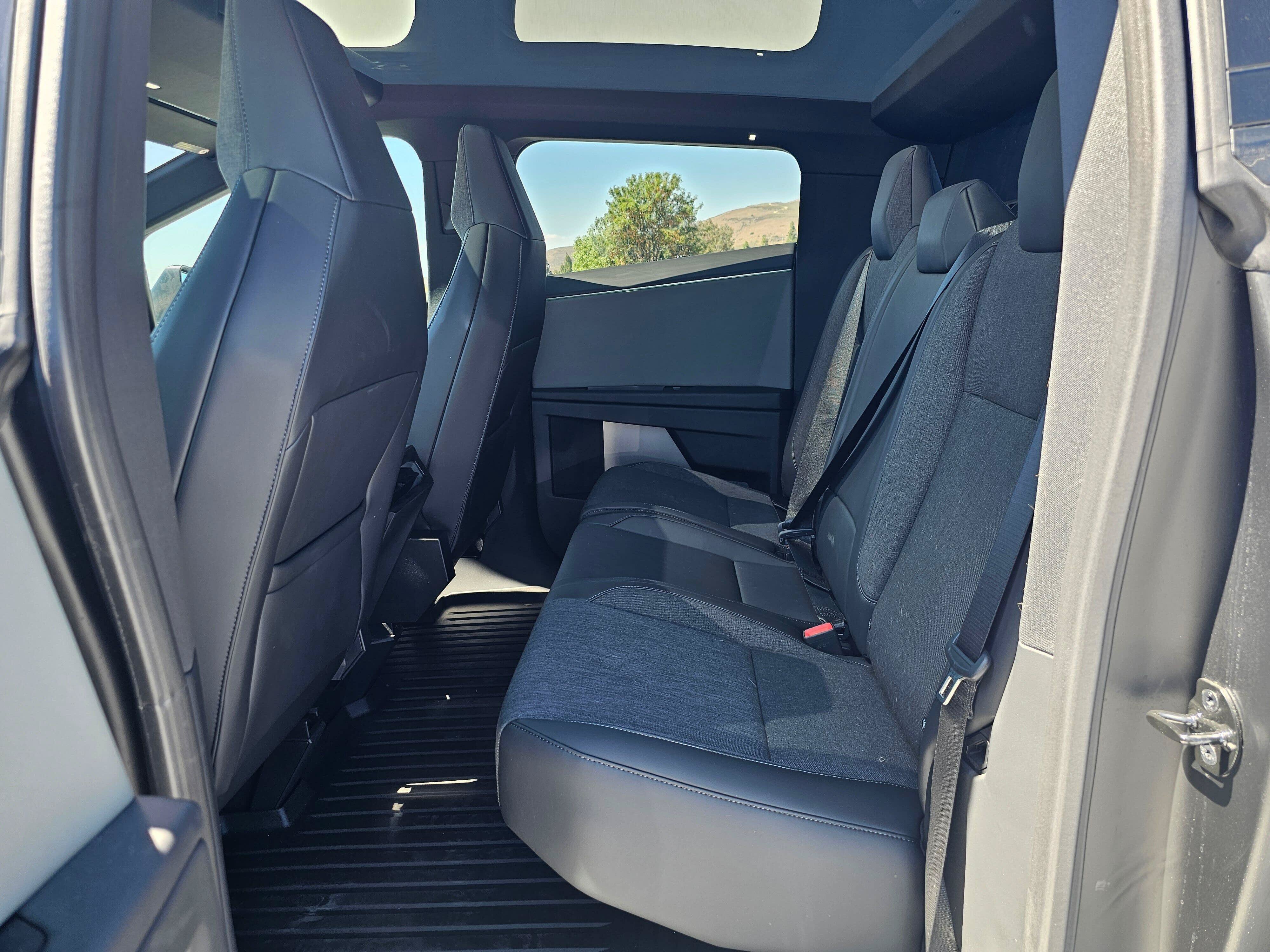Used 2026 Tesla Cybertruck 2WD Crew Cab image 15