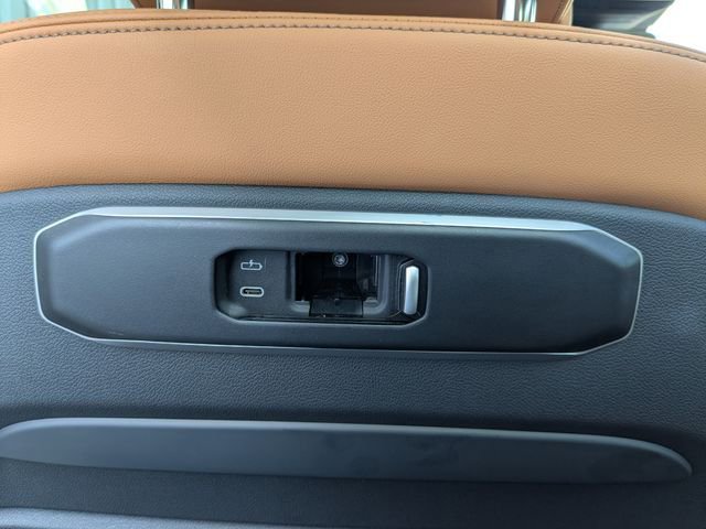 Used 2023 BMW X7 xDrive40i w/ Premium Package image 35