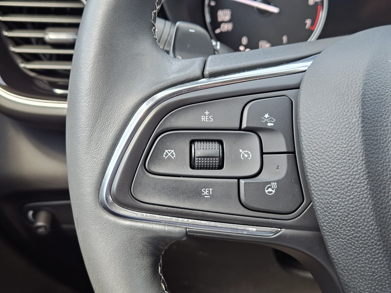 Used 2023 Buick Envision Avenir FWD image 27