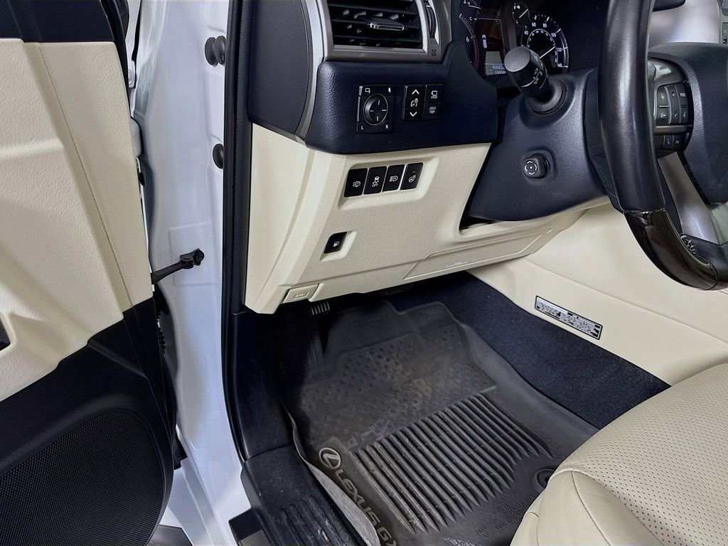 Used 2023 Lexus GX 460 Luxury w/ Accessory Package image 10