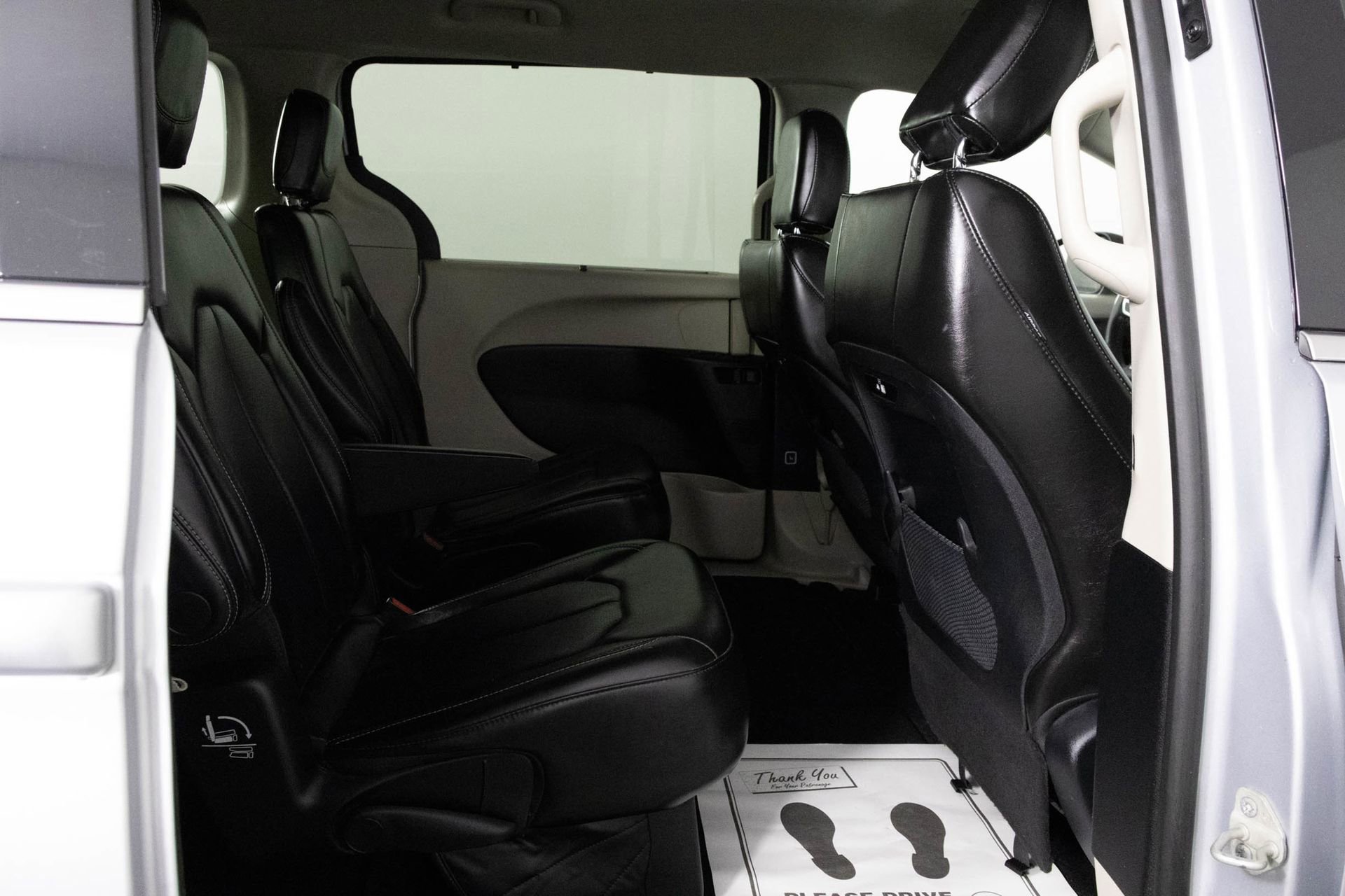 Used 2023 Chrysler Pacifica Touring-L image 36