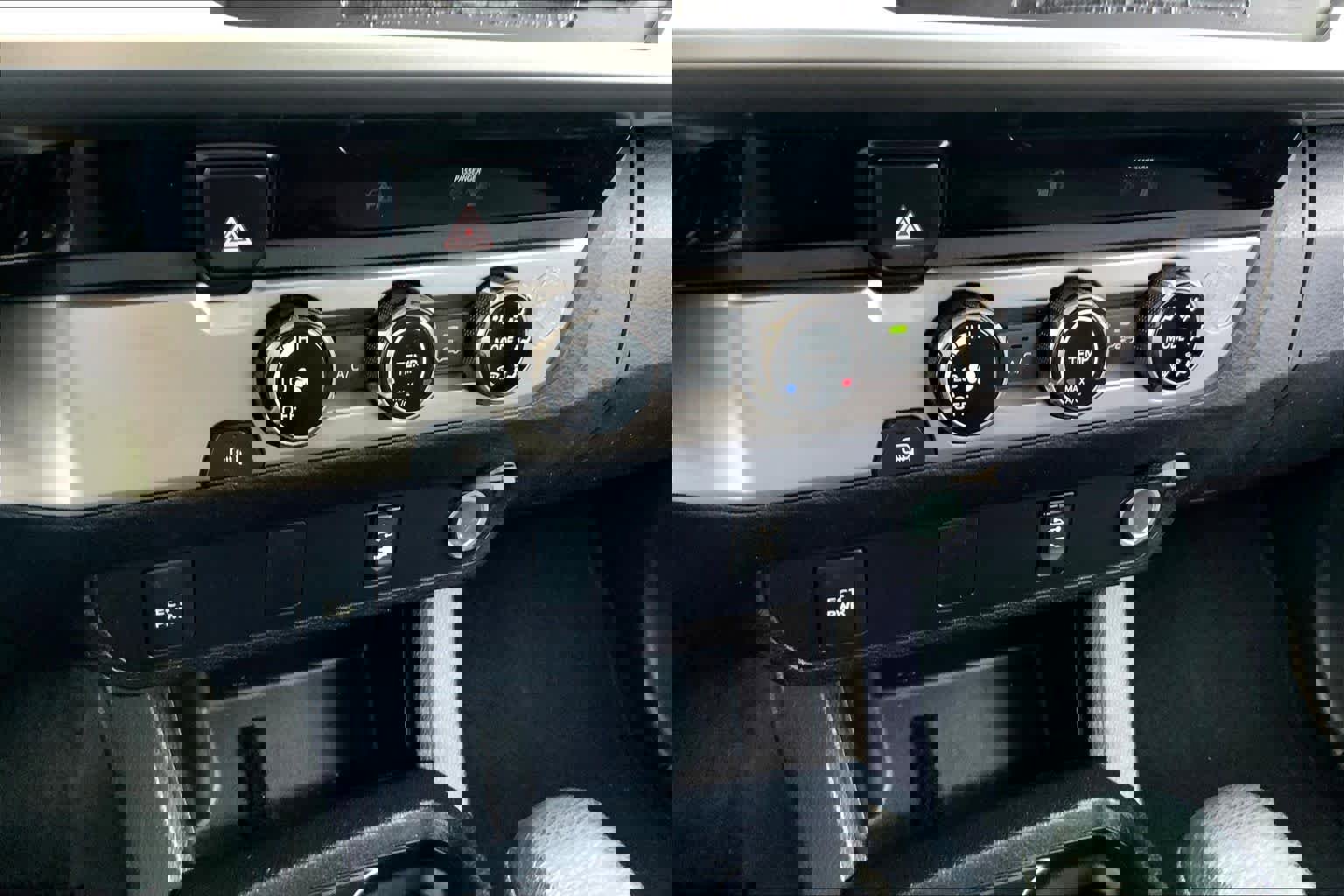 Used 2017 Toyota Tacoma SR5 w/ Tow Package image 32