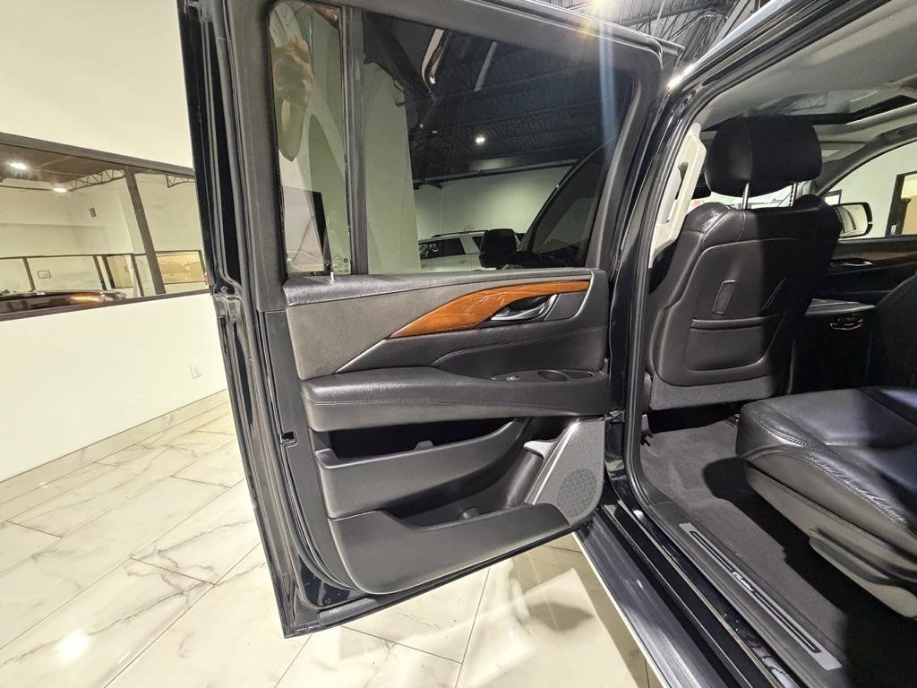 Used 2018 Cadillac Escalade ESV Premium Luxury image 31