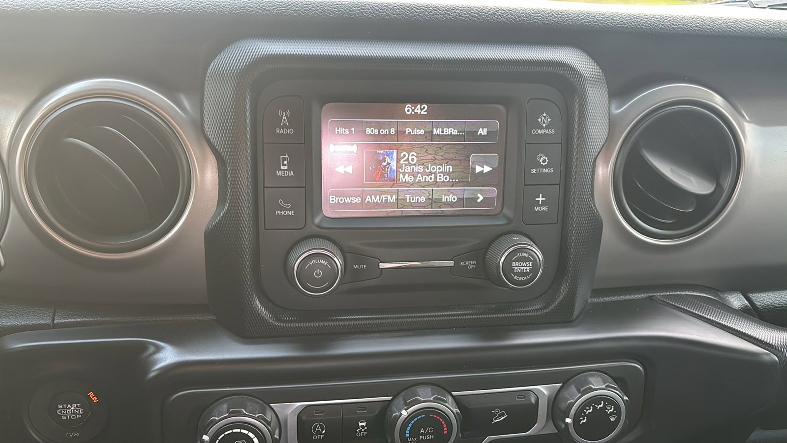 Used 2019 Jeep Wrangler Unlimited Sport image 17