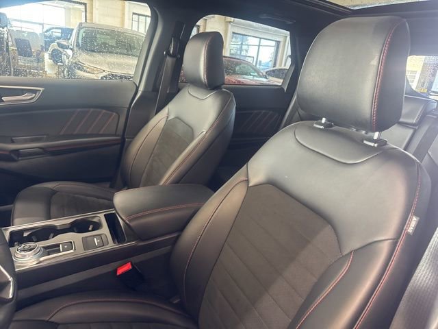 Used 2024 Ford Edge ST-Line w/ Class II Trailer Tow Package image 24