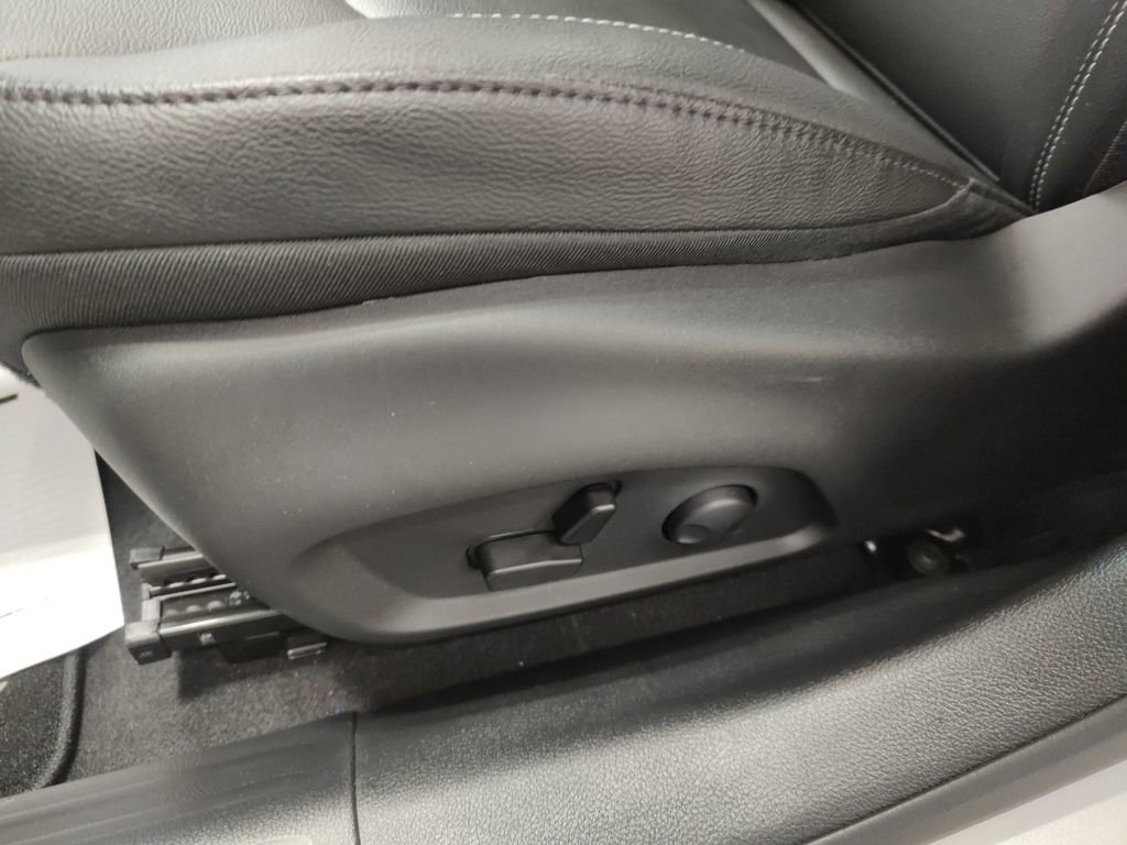 New 2025 Jeep Compass Limited w/ Sun & Sound Group image 31