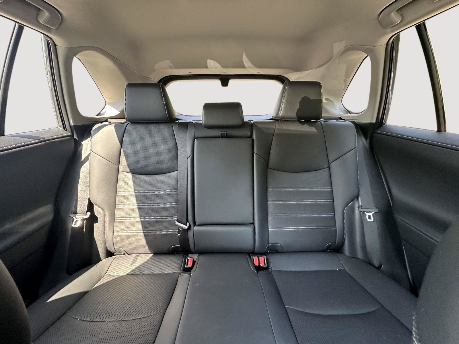 Used 2019 Toyota RAV4 Limited w/ Cold Weather Package FWD image 13