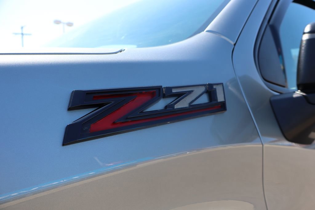 Used 2025 Chevrolet Silverado 1500 Custom Trail Boss w/ LPO, Dark Essentials Package image 10