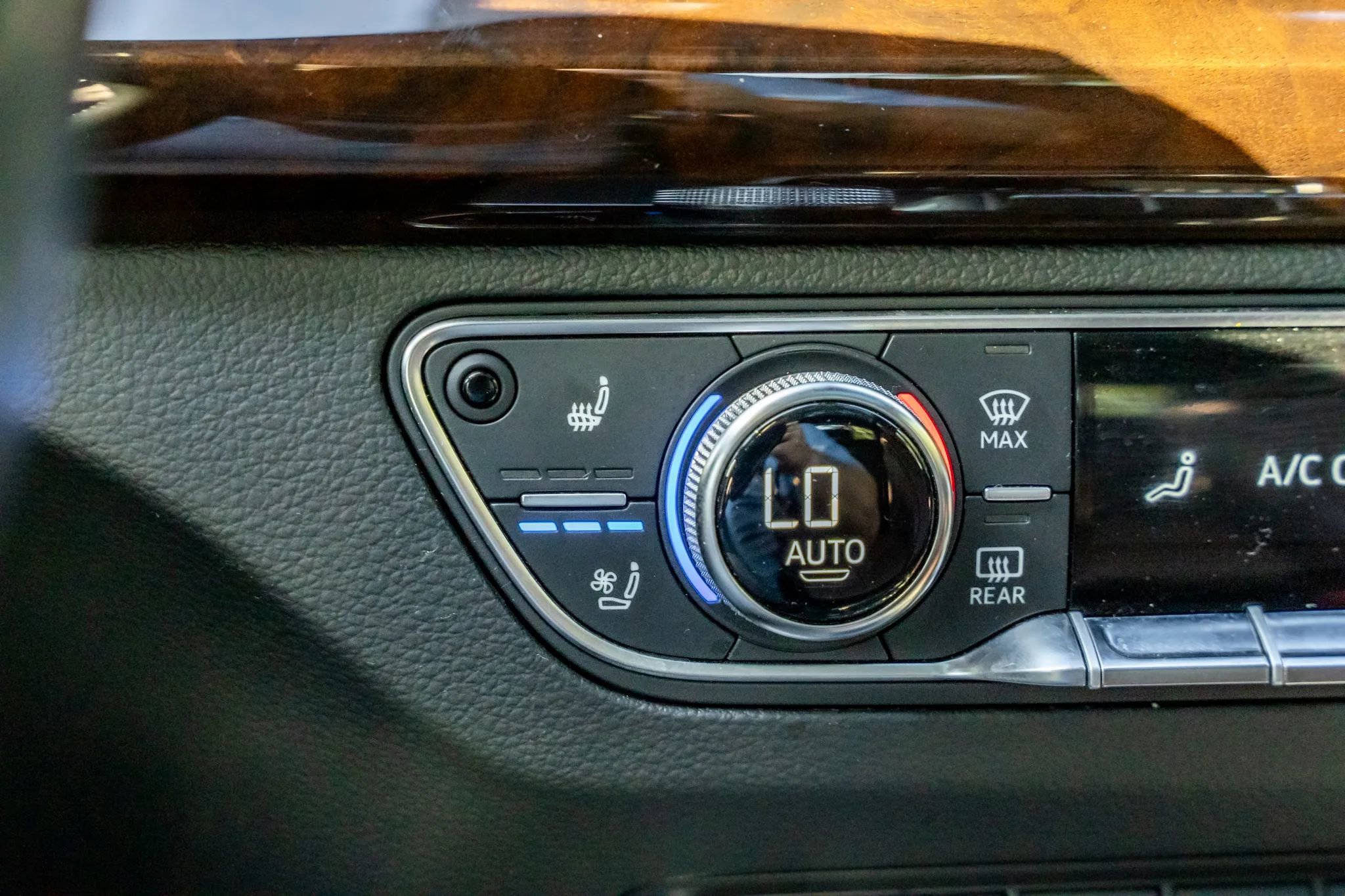 Used 2018 Audi Q5 Prestige w/ Prestige Package image 18