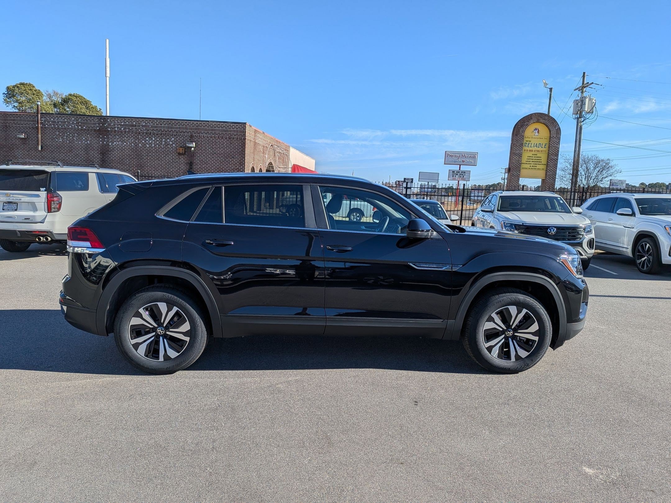 New 2026 Volkswagen Atlas Cross Sport SE AWD/4WD image 2