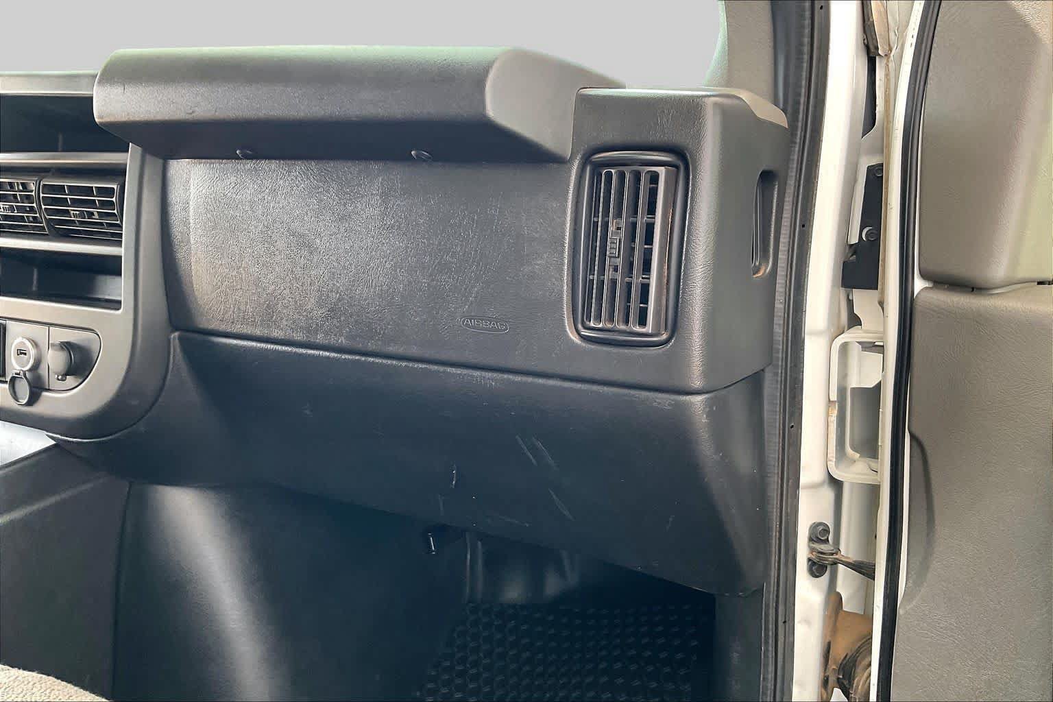 Used 2019 Chevrolet Express 3500 w/ Power Convenience Package RWD image 15