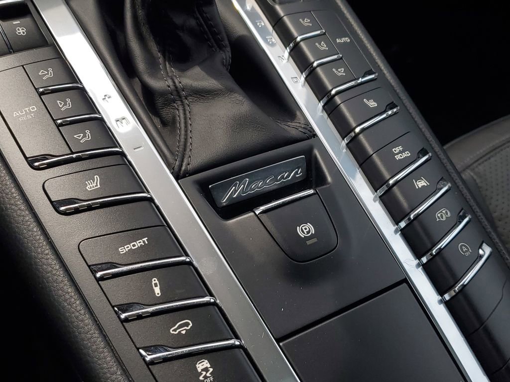 Used 2018 Porsche Macan GTS image 25