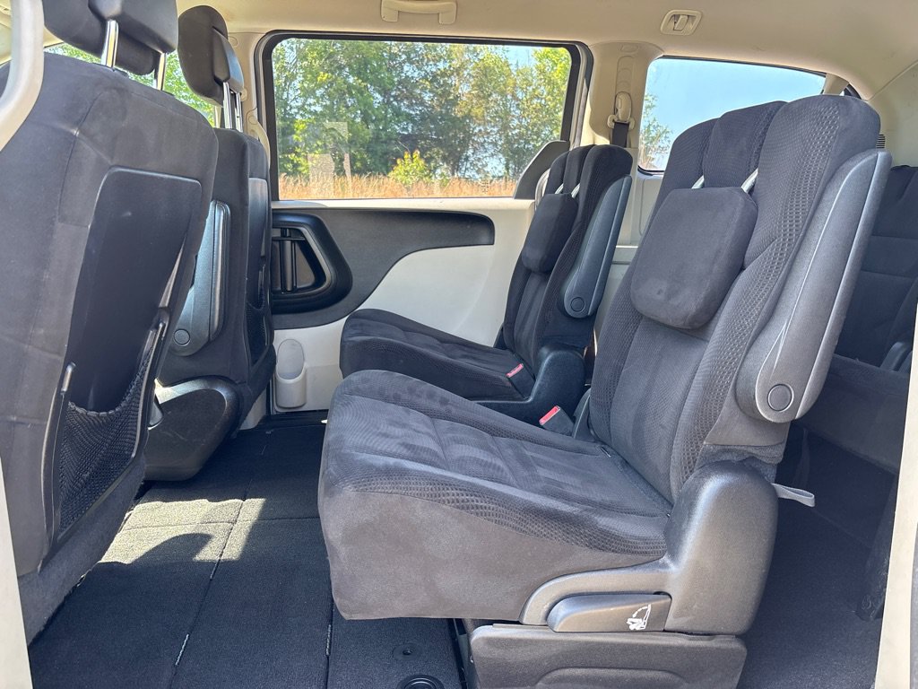 Used 2016 Dodge Grand Caravan American Value Package w/ UConnect Hands-Free Group FWD image 12