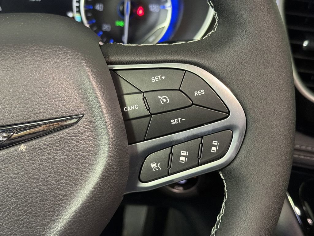 New 2026 Chrysler Pacifica Select FWD image 16