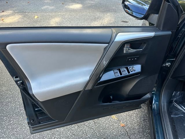 Used 2018 Toyota RAV4 Limited image 13