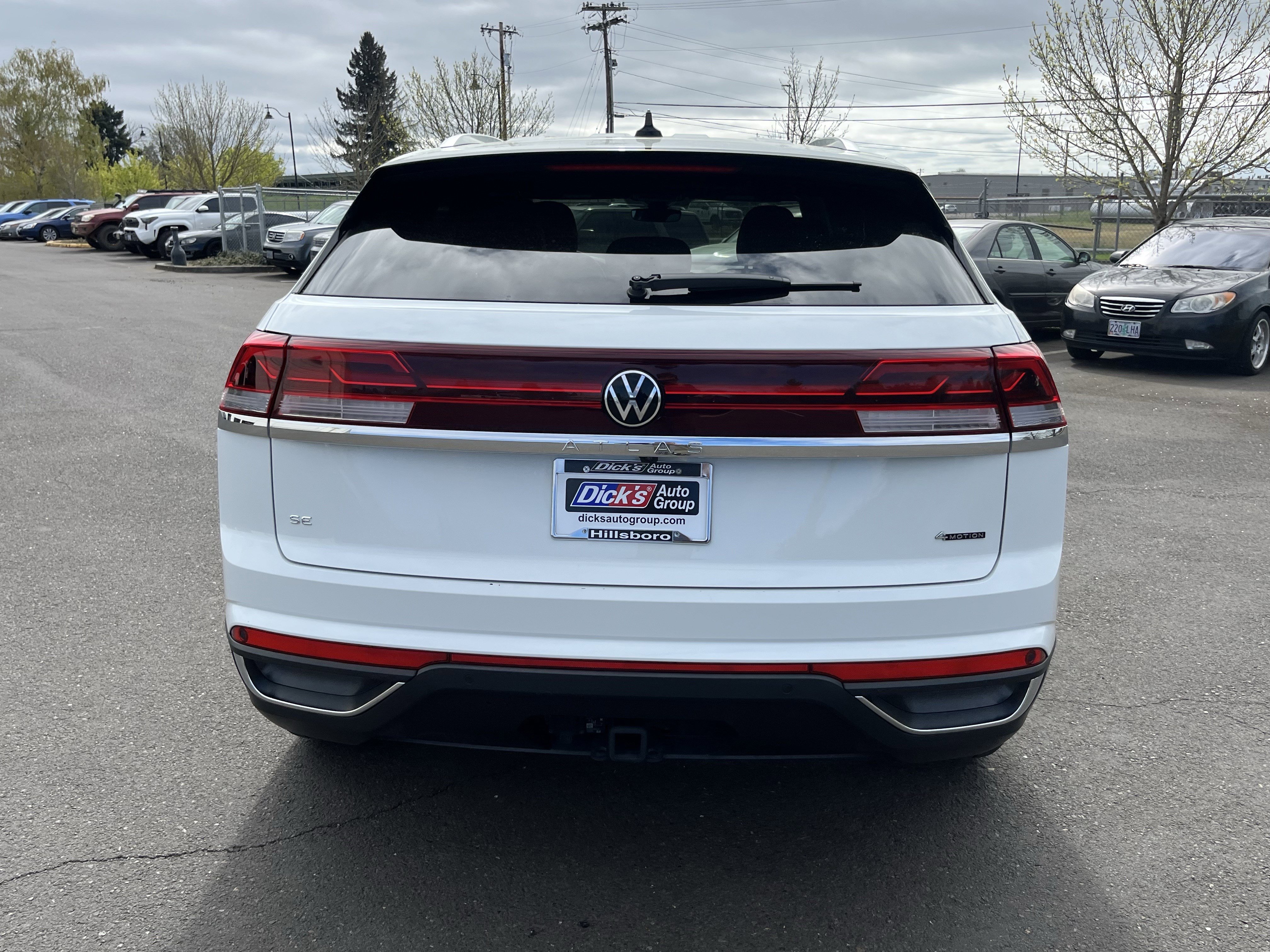 Used 2025 Volkswagen Atlas Cross Sport SE AWD/4WD image 4