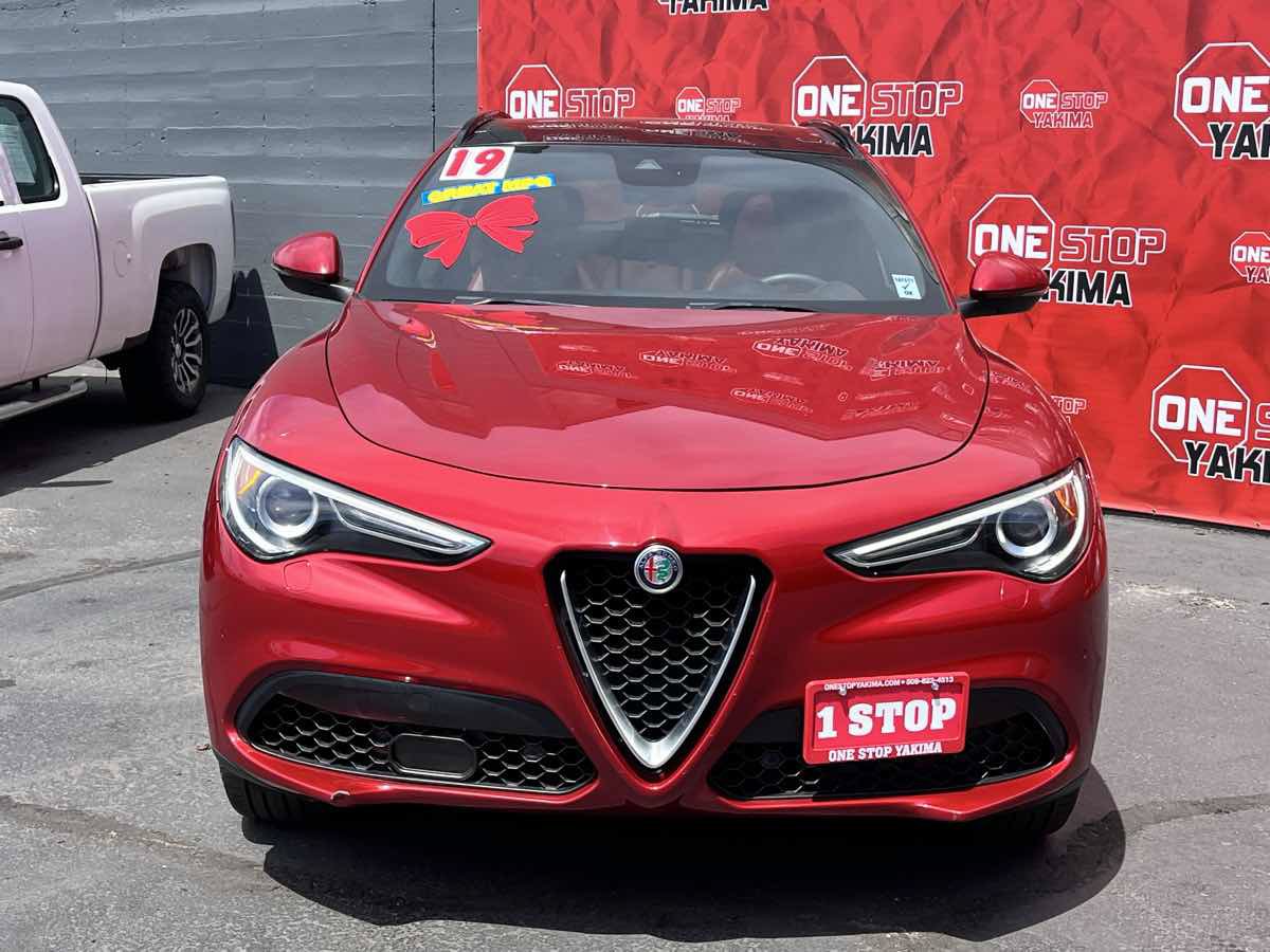 Used 2019 Alfa Romeo Stelvio Ti Sport w/ Quick Order Package 22S Sport AWD/4WD image 2