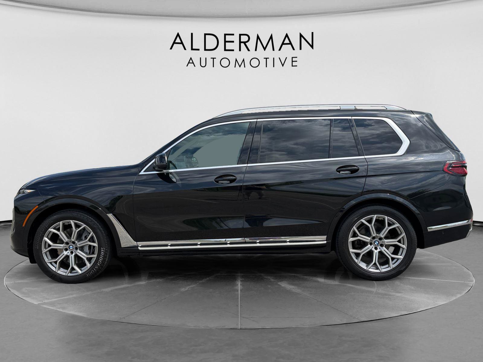 Used 2023 BMW X7 xDrive40i w/ Executive Package image 2