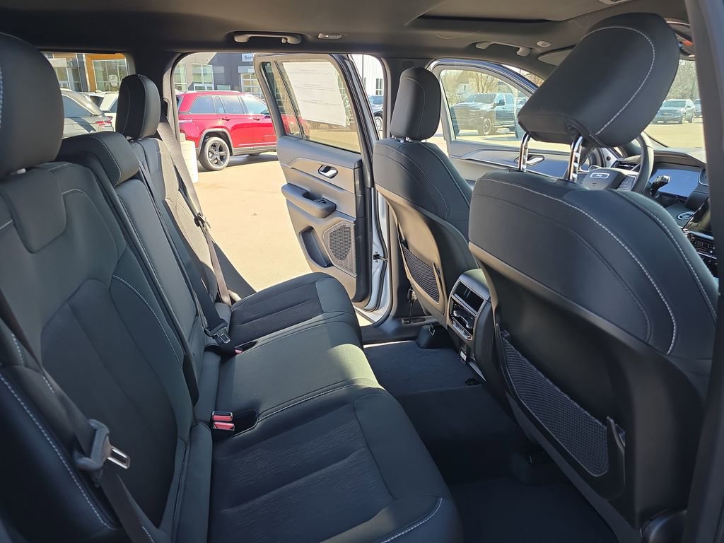 New 2026 Jeep Grand Cherokee Laredo X image 11