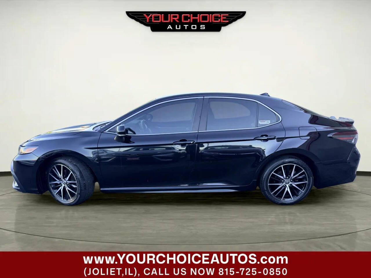 Used 2023 Toyota Camry SE FWD image 3