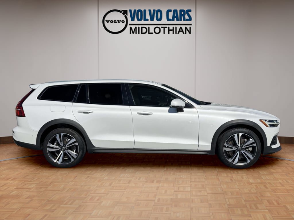 Used 2023 Volvo V60 B5 Cross Country Plus w/ Climate Package AWD/4WD image 18