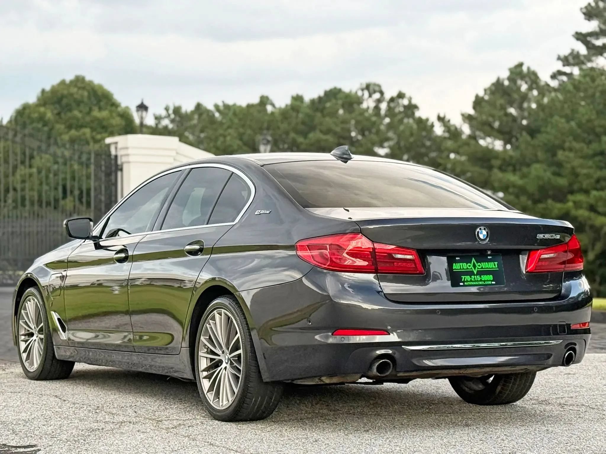 Used 2018 BMW 530e xDrive AWD/4WD image 12