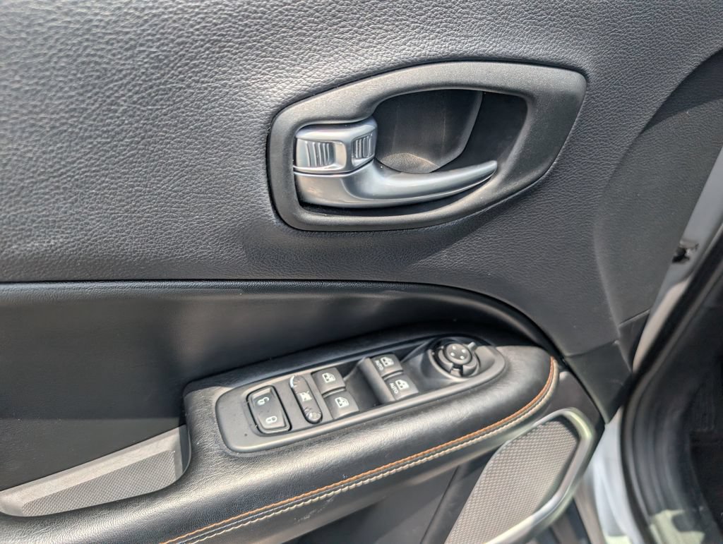 Used 2018 Jeep Compass Sport FWD image 9