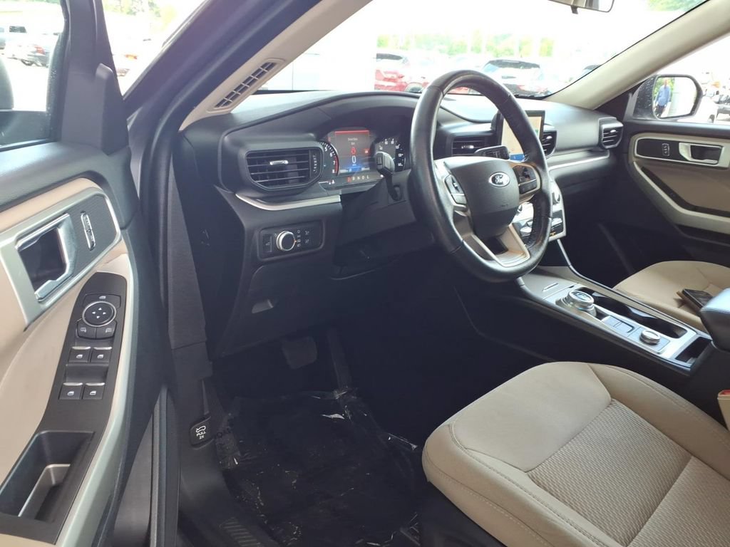 Used 2022 Ford Explorer XLT AWD/4WD image 6