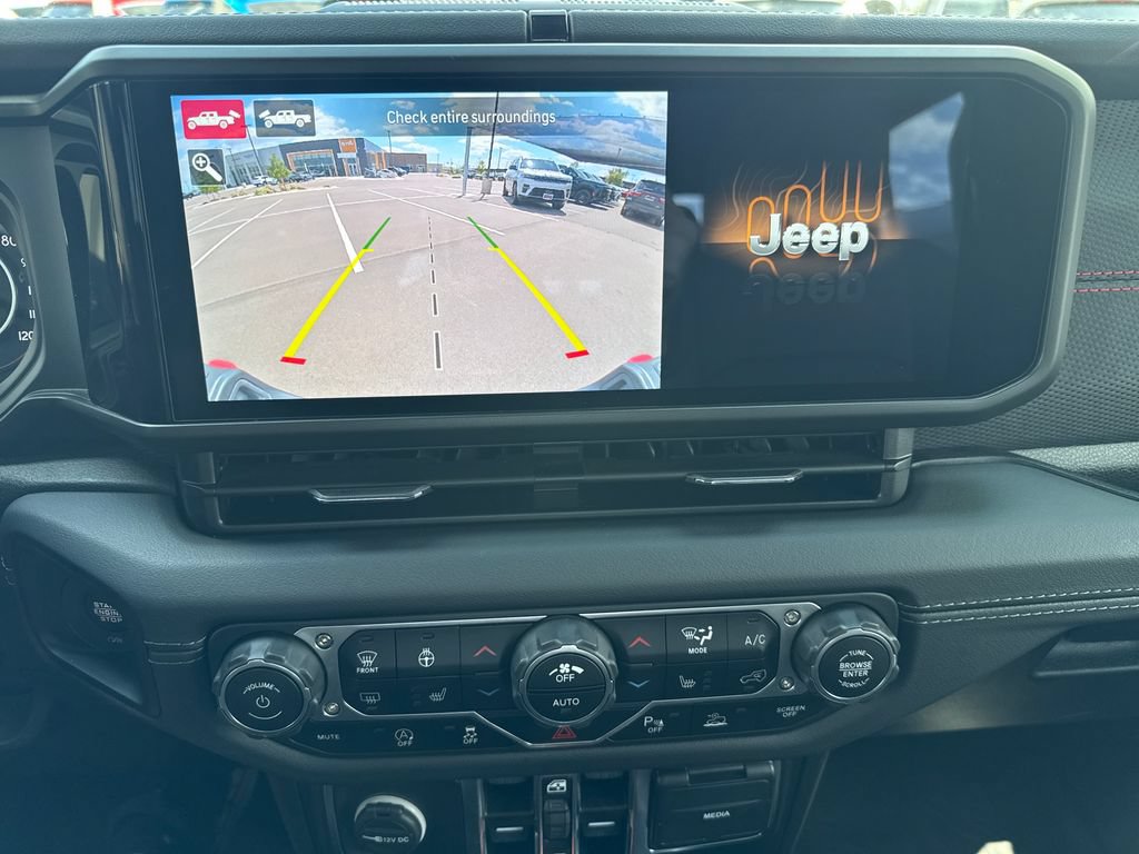 Used 2024 Jeep Gladiator Rubicon w/ Technology Group AWD/4WD image 20