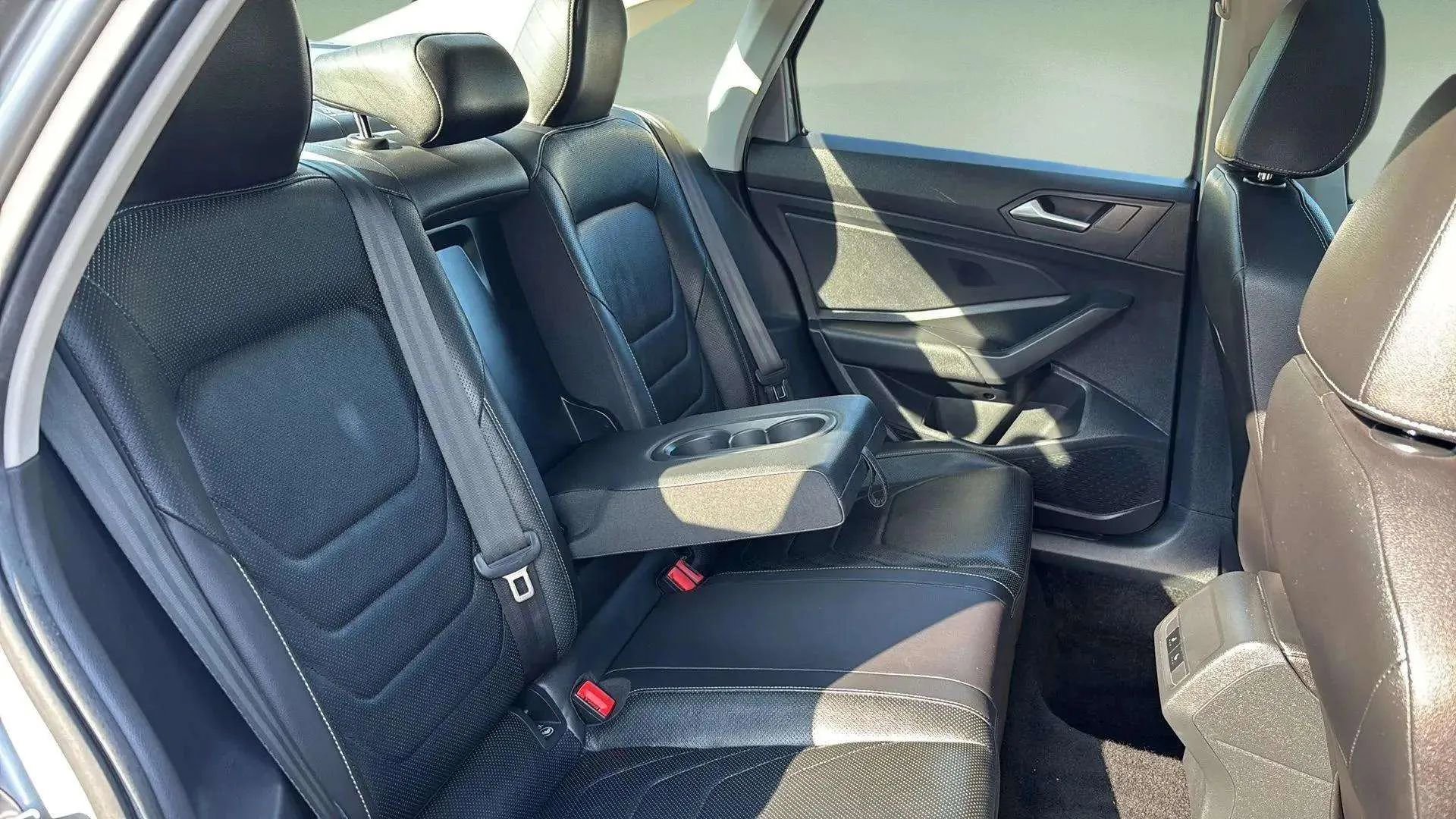 Used 2020 Volkswagen Jetta SEL Premium image 22