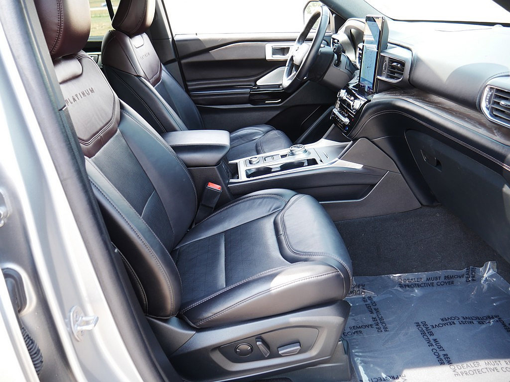 Used 2024 Ford Explorer Platinum w/ Technology Package AWD/4WD image 63