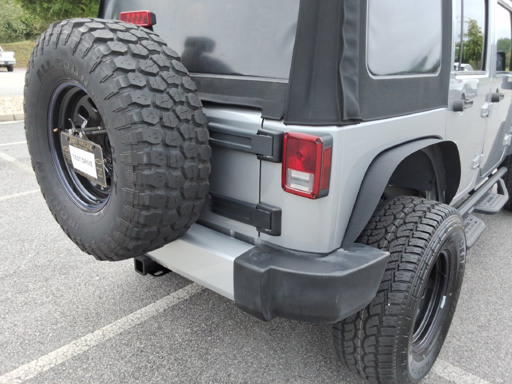 Used 2014 Jeep Wrangler Unlimited Sahara w/ Max Tow Package AWD/4WD image 15