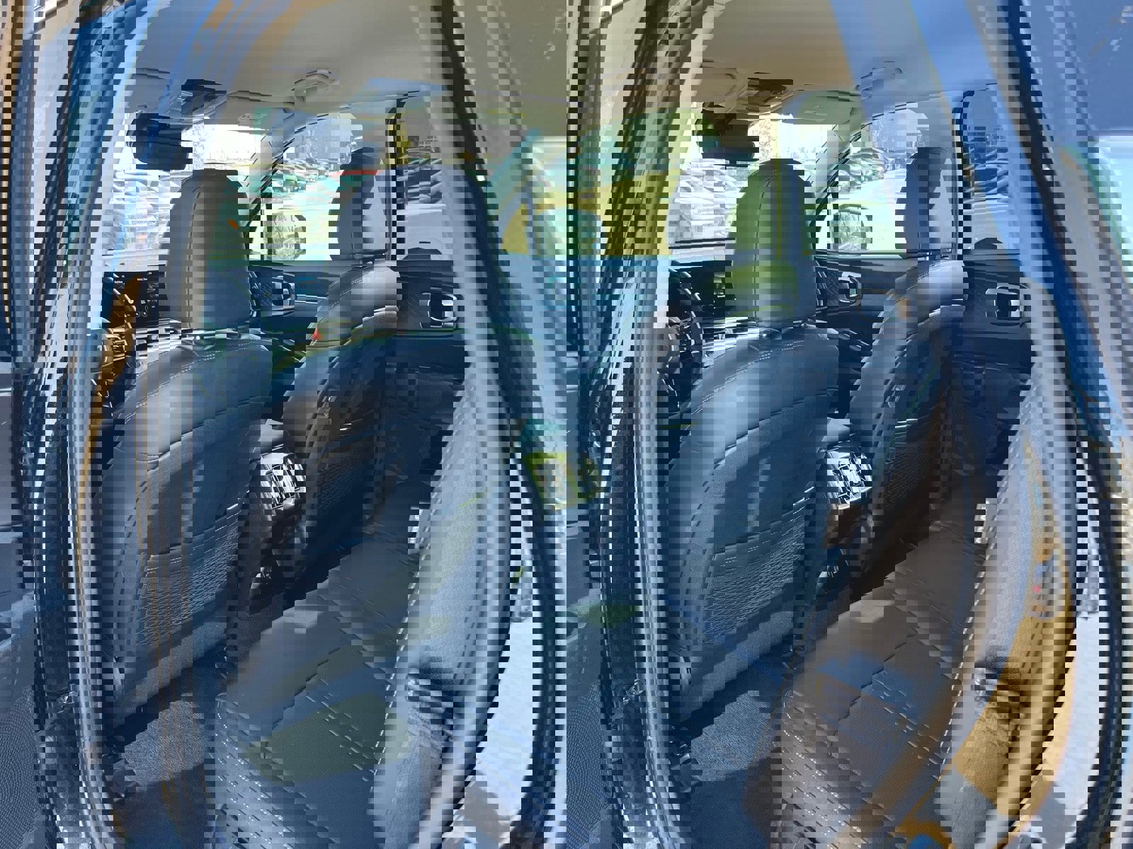 Used 2024 Kia Sorento S w/ Panoramic Sunroof Package image 18