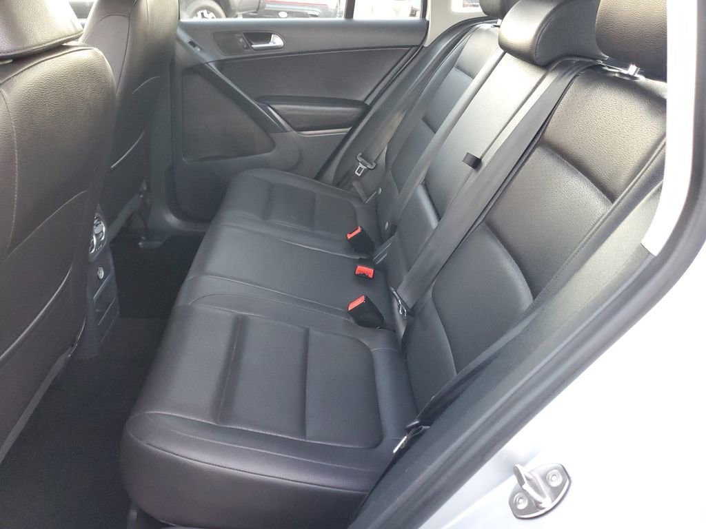 Used 2017 Volkswagen Tiguan S image 14