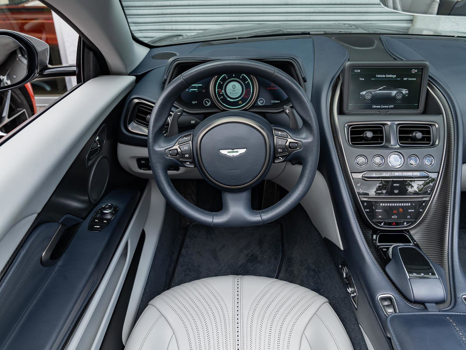 Used 2020 Aston Martin DB11 Volante image 22